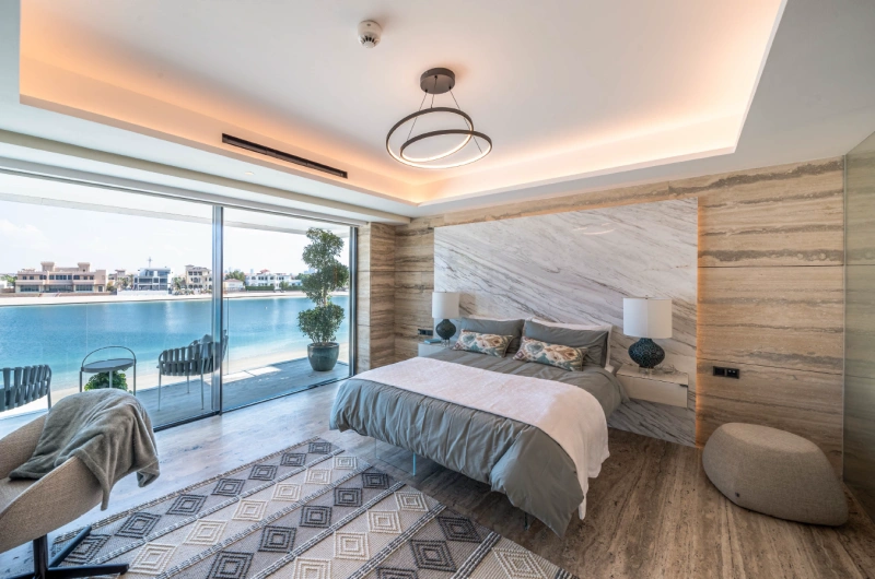 Luxuriöse 6-Zimmer Beach Mansion mit Privatpool und Kinoraum