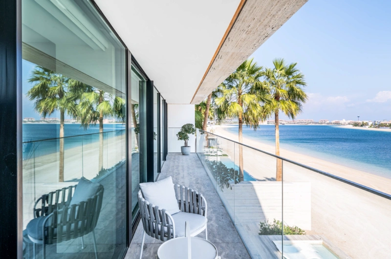 Luxuriöse 6-Zimmer Beach Mansion mit Privatpool und Kinoraum