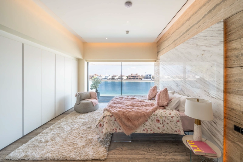 Luxuriöse 6-Zimmer Beach Mansion mit Privatpool und Kinoraum