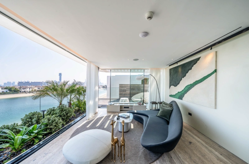 Luxuriöse 6-Zimmer Beach Mansion mit Privatpool und Kinoraum