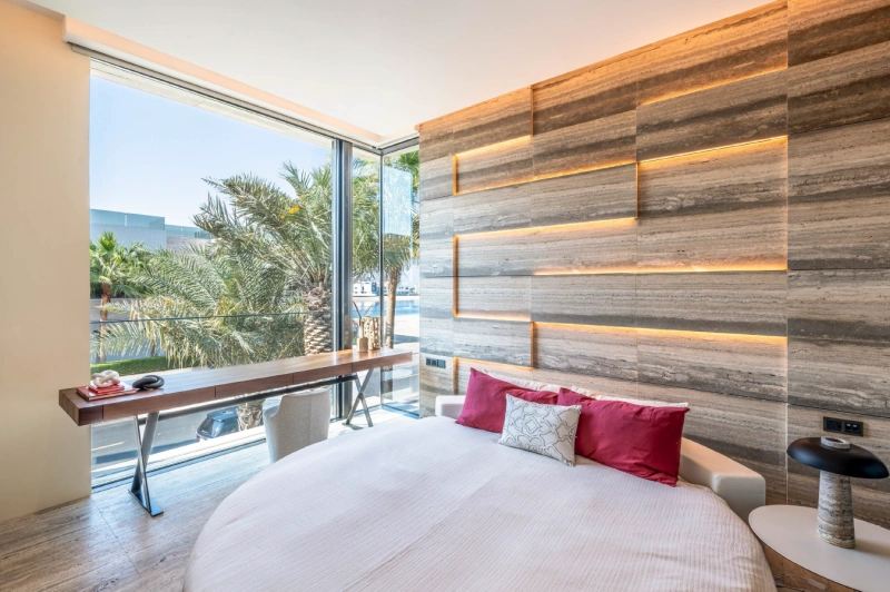 Luxuriöse 6-Zimmer Beach Mansion mit Privatpool und Kinoraum