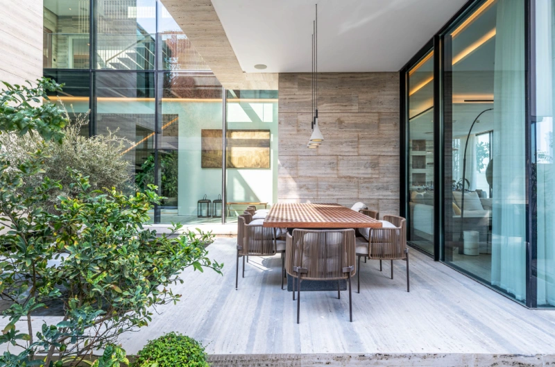 Luxuriöse 6-Zimmer Beach Mansion mit Privatpool und Kinoraum