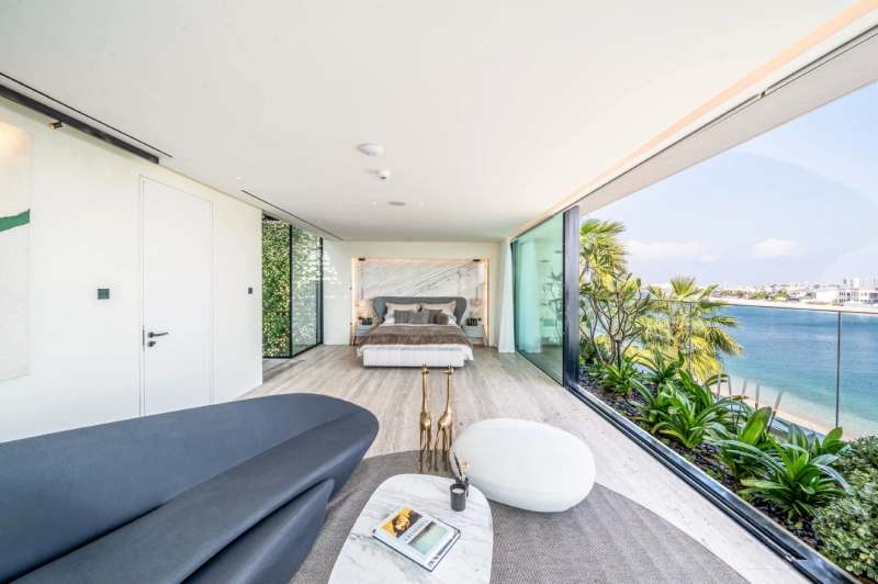 Luxuriöse 6-Zimmer Beach Mansion mit Privatpool und Kinoraum