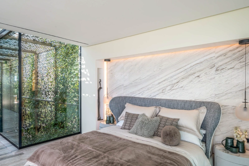 Luxuriöse 6-Zimmer Beach Mansion mit Privatpool und Kinoraum