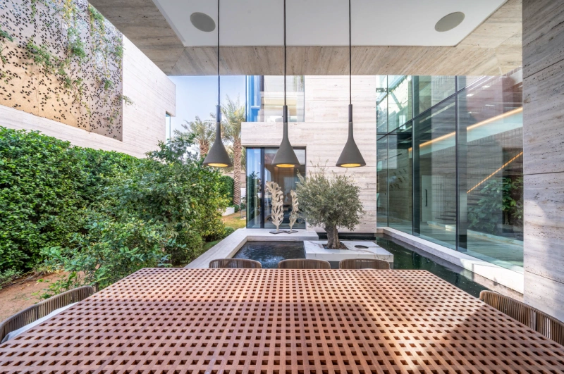 Luxuriöse 6-Zimmer Beach Mansion mit Privatpool und Kinoraum