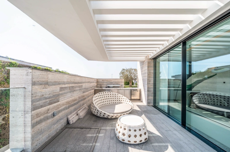 Luxuriöse 6-Zimmer Beach Mansion mit Privatpool und Kinoraum