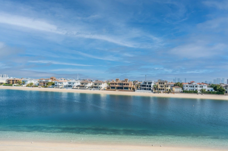 Luxuriöse 6-Zimmer Beach Mansion mit Privatpool und Kinoraum