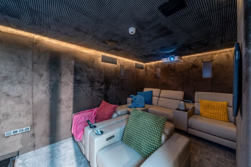 Luxuriöse 6-Zimmer Beach Mansion mit Privatpool und Kinoraum