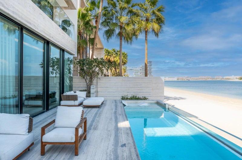 Luxuriöse 6-Zimmer Beach Mansion mit Privatpool und Kinoraum