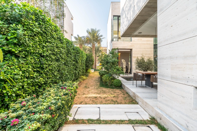 Luxuriöse 6-Zimmer Beach Mansion mit Privatpool und Kinoraum