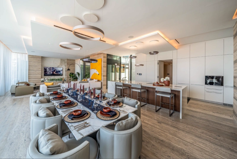 Luxuriöse 6-Zimmer Beach Mansion mit Privatpool und Kinoraum