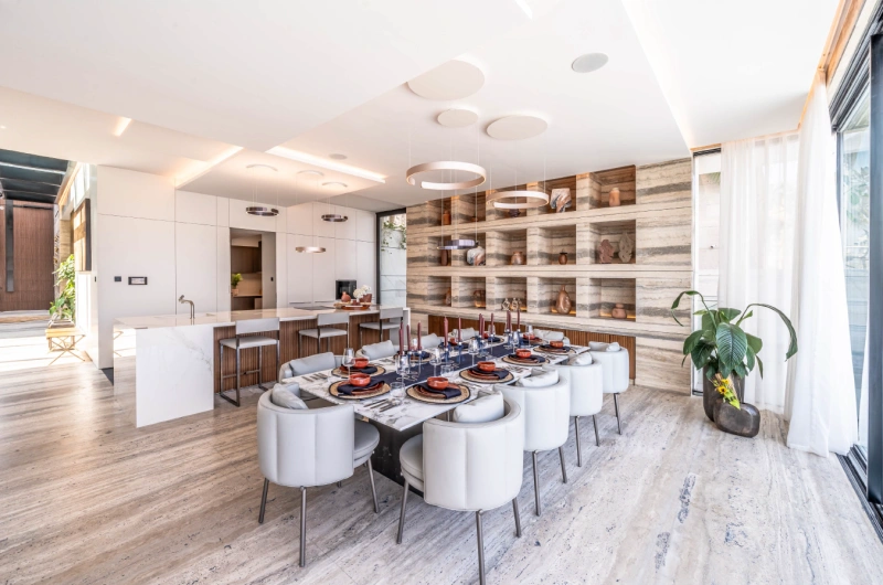 Luxuriöse 6-Zimmer Beach Mansion mit Privatpool und Kinoraum