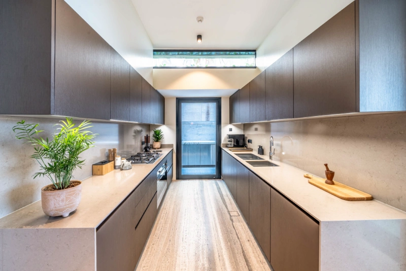 Luxuriöse 6-Zimmer Beach Mansion mit Privatpool und Kinoraum