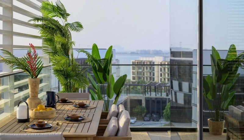 Luxuriöses 4-Zimmer-Apartment mit Zimmer für Dienstmädchen, riesigem Balkon und Hafen- und Meerblick