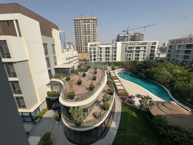 Neues 2-Zimmer-Apartment mit Poolblick in der Torino-Community von Oro24 in Arjan!