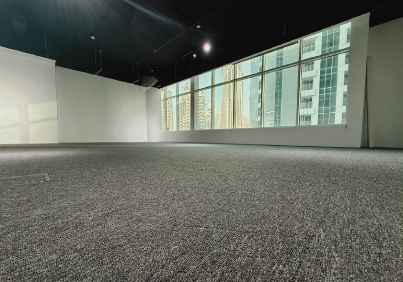 Vacant Huge Office For SALE - Vollständig ausgestattet unmöbliert