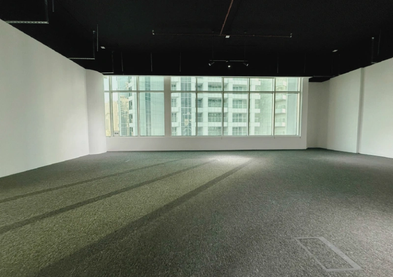 Vacant Huge Office For SALE - Vollständig ausgestattet unmöbliert