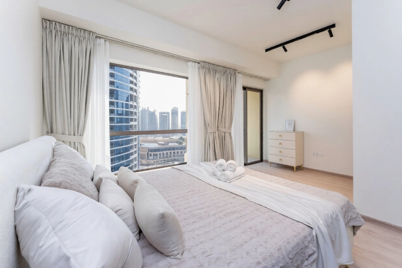 Atemberaubende 1-Zimmer-Wohnung mit Blick auf den Yachthafen, Upgraded Brand New Möbliert!