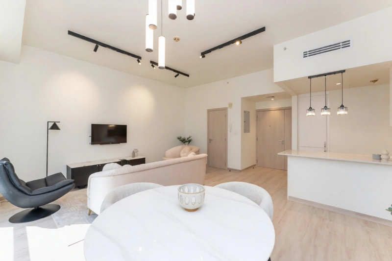 Atemberaubende 1-Zimmer-Wohnung mit Blick auf den Yachthafen, Upgraded Brand New Möbliert!