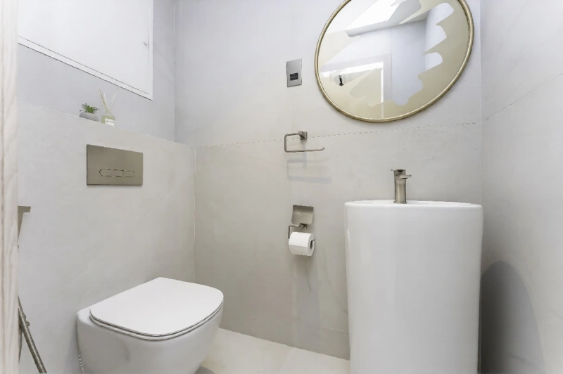 Atemberaubende 1-Zimmer-Wohnung mit Blick auf den Yachthafen, Upgraded Brand New Möbliert!