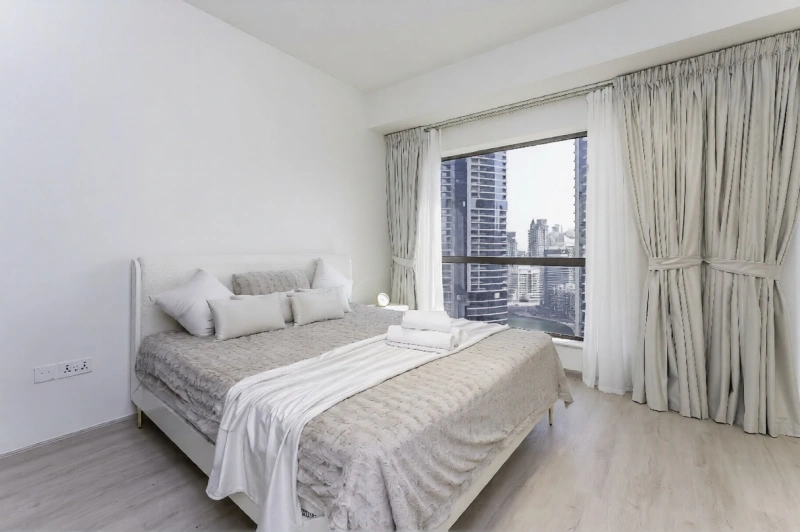 Atemberaubende 1-Zimmer-Wohnung mit Blick auf den Yachthafen, Upgraded Brand New Möbliert!