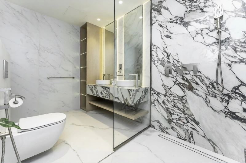 Atemberaubende 1-Zimmer-Wohnung mit Blick auf den Yachthafen, Upgraded Brand New Möbliert!