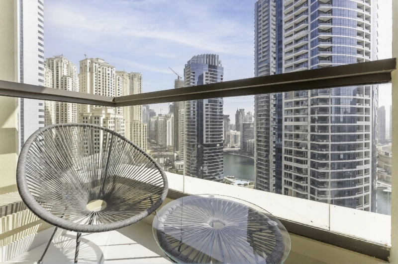 Atemberaubende 1-Zimmer-Wohnung mit Blick auf den Yachthafen, Upgraded Brand New Möbliert!