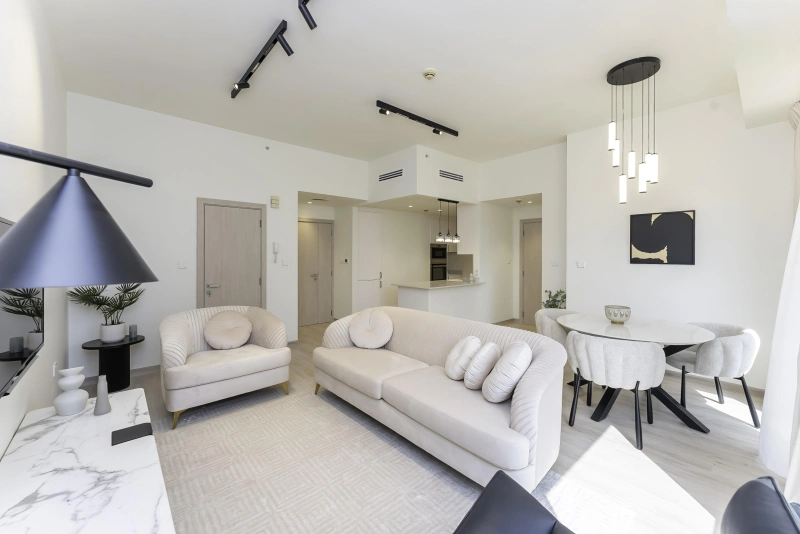 Atemberaubende 1-Zimmer-Wohnung mit Blick auf den Yachthafen, Upgraded Brand New Möbliert!