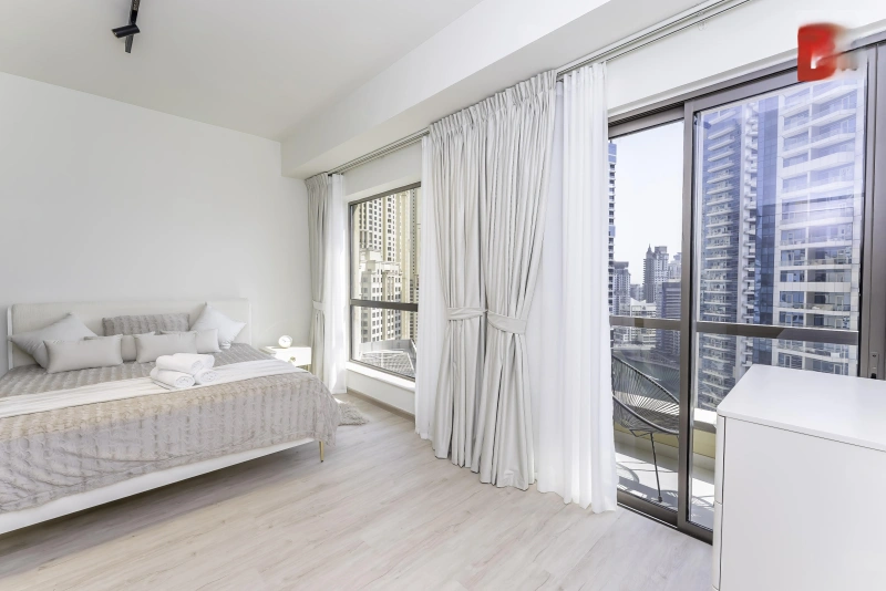 Atemberaubende 1-Zimmer-Wohnung mit Blick auf den Yachthafen, Upgraded Brand New Möbliert!