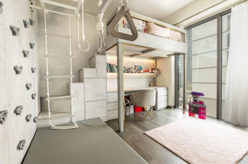 Luxuriöse 3-Zimmer-Wohnung mit Arbeitszimmer. Möbliert, integrierte Geräte.