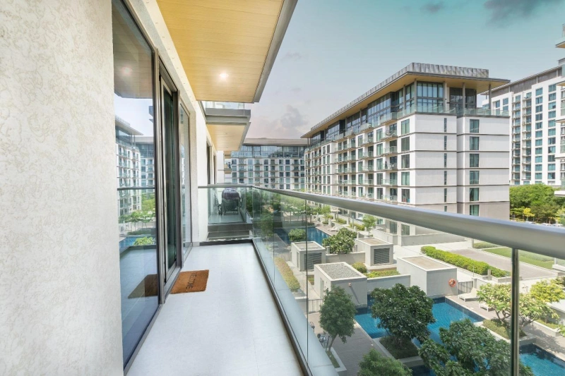 Luxuriöse 3-Zimmer-Wohnung mit Arbeitszimmer. Möbliert, integrierte Geräte.