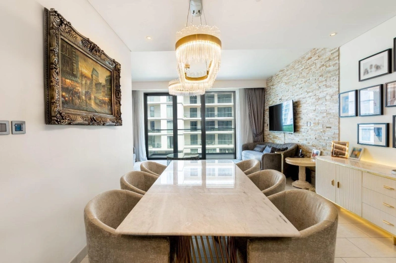 Luxuriöse 3-Zimmer-Wohnung mit Arbeitszimmer. Möbliert, integrierte Geräte.