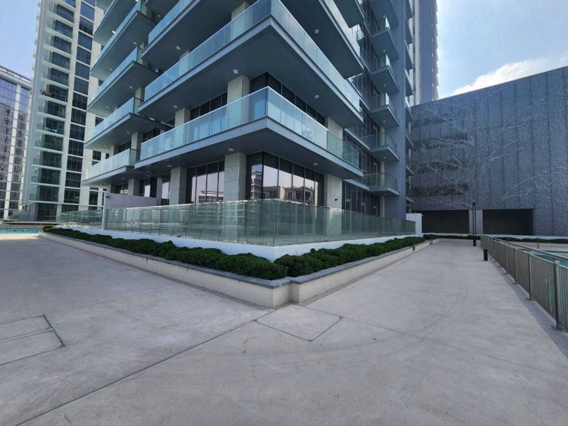 Luxuriöse 3-Zimmer-Wohnung mit Blick auf die Lagune und geräumiger Küche