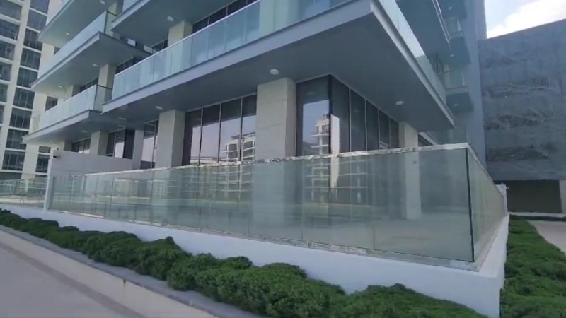 Luxuriöse 3-Zimmer-Wohnung mit Blick auf die Lagune und geräumiger Küche