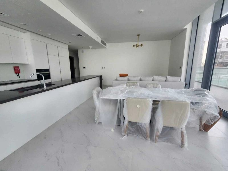 Luxuriöse 3-Zimmer-Wohnung mit Blick auf die Lagune und geräumiger Küche