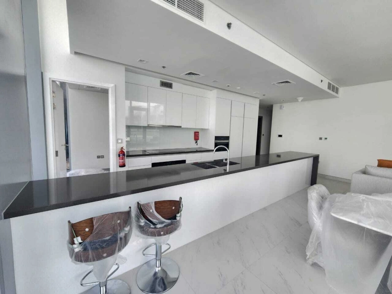 Luxuriöse 3-Zimmer-Wohnung mit Blick auf die Lagune und geräumiger Küche