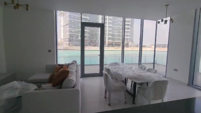 Luxuriöse 3-Zimmer-Wohnung mit Blick auf die Lagune und geräumiger Küche