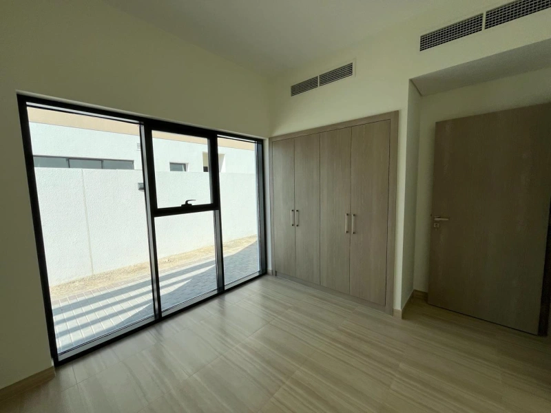 Traumhaftes Stadthaus in Damac Hills 1 mit 5 Schlafzimmern, direktem Parkzugang und Malibu Bay!