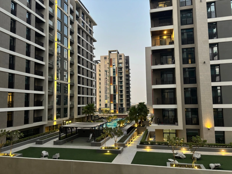 Modernes Studio-Apartment mit Pool- und Parkblick in Sobha Hartland Greens