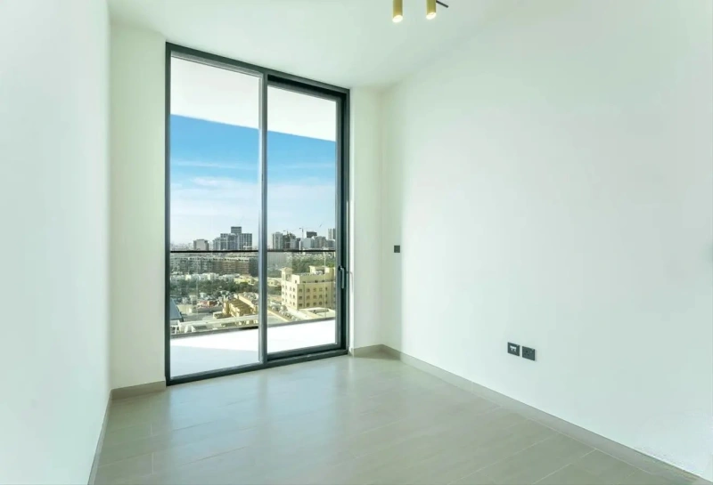 Moderne 2-Zimmer Wohnung mit Poolblick und offener Küche in zentraler Lage