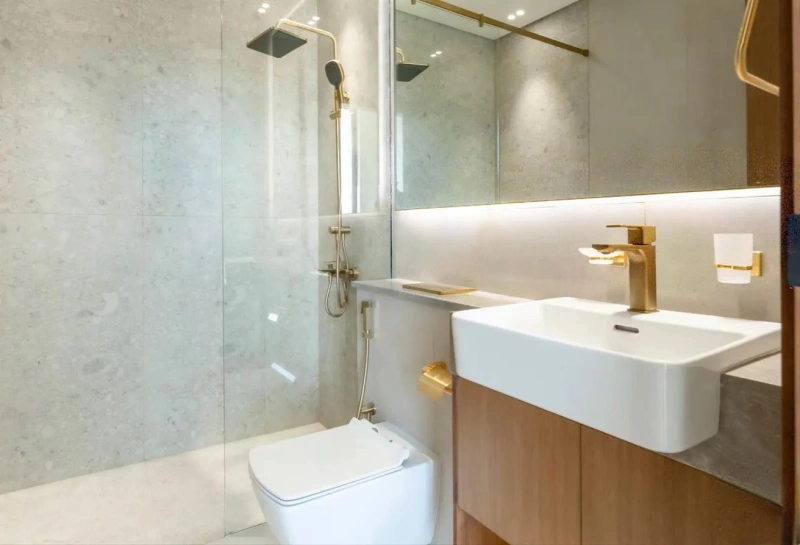 Moderne 2-Zimmer Wohnung mit Poolblick und offener Küche in zentraler Lage