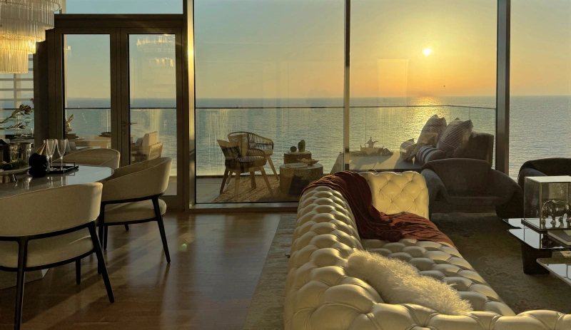 Luxuriöse Wohnung mit 5 Schlafzimmern, Meerblick & Dienstmädchenzimmer in bester Lage!