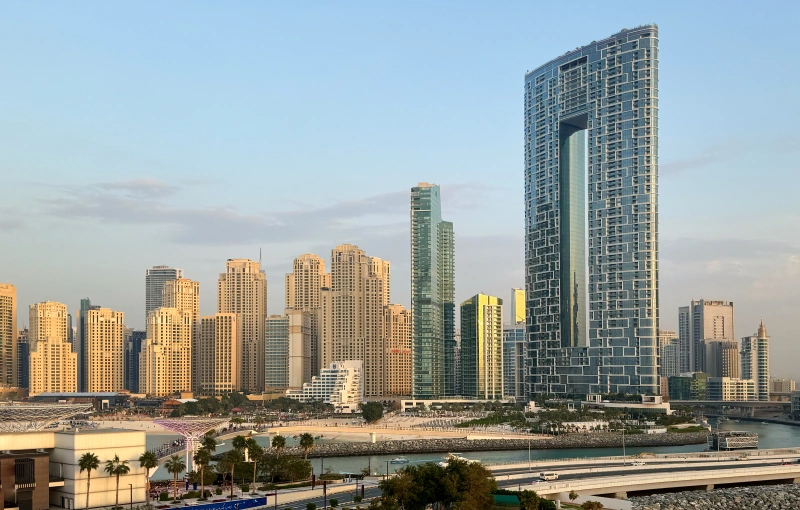 Luxuriöse Wohnung mit 5 Schlafzimmern, Meerblick & Dienstmädchenzimmer in bester Lage!