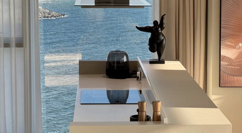 Luxuriöse Wohnung mit 5 Schlafzimmern, Meerblick & Dienstmädchenzimmer in bester Lage!