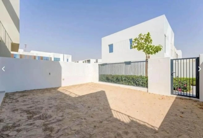 Geräumige Villa mit 3 Schlafzimmern und riesigem Grundriss!