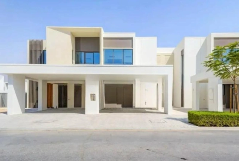 Geräumige Villa mit 3 Schlafzimmern und riesigem Grundriss!