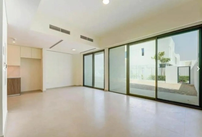 Geräumige Villa mit 3 Schlafzimmern und riesigem Grundriss!