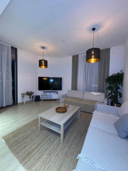 Geräumiges Apartment mit 3 Schlafzimmern in zentraler Lage - Modernes, großzügiges Layout!