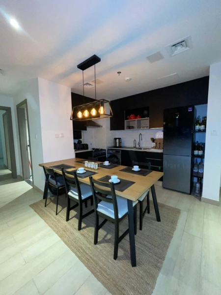 Geräumiges Apartment mit 3 Schlafzimmern in zentraler Lage - Modernes, großzügiges Layout!