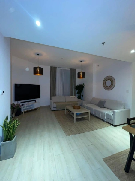 Geräumiges Apartment mit 3 Schlafzimmern in zentraler Lage - Modernes, großzügiges Layout!